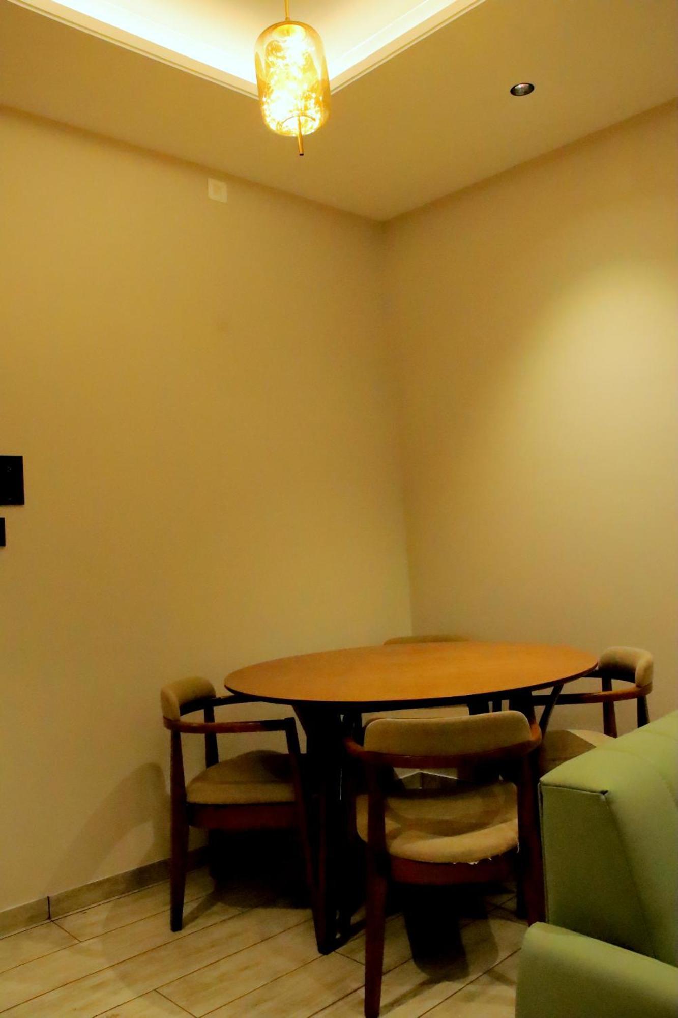 Hotel Statusinn, Ichalkaranji Luaran gambar